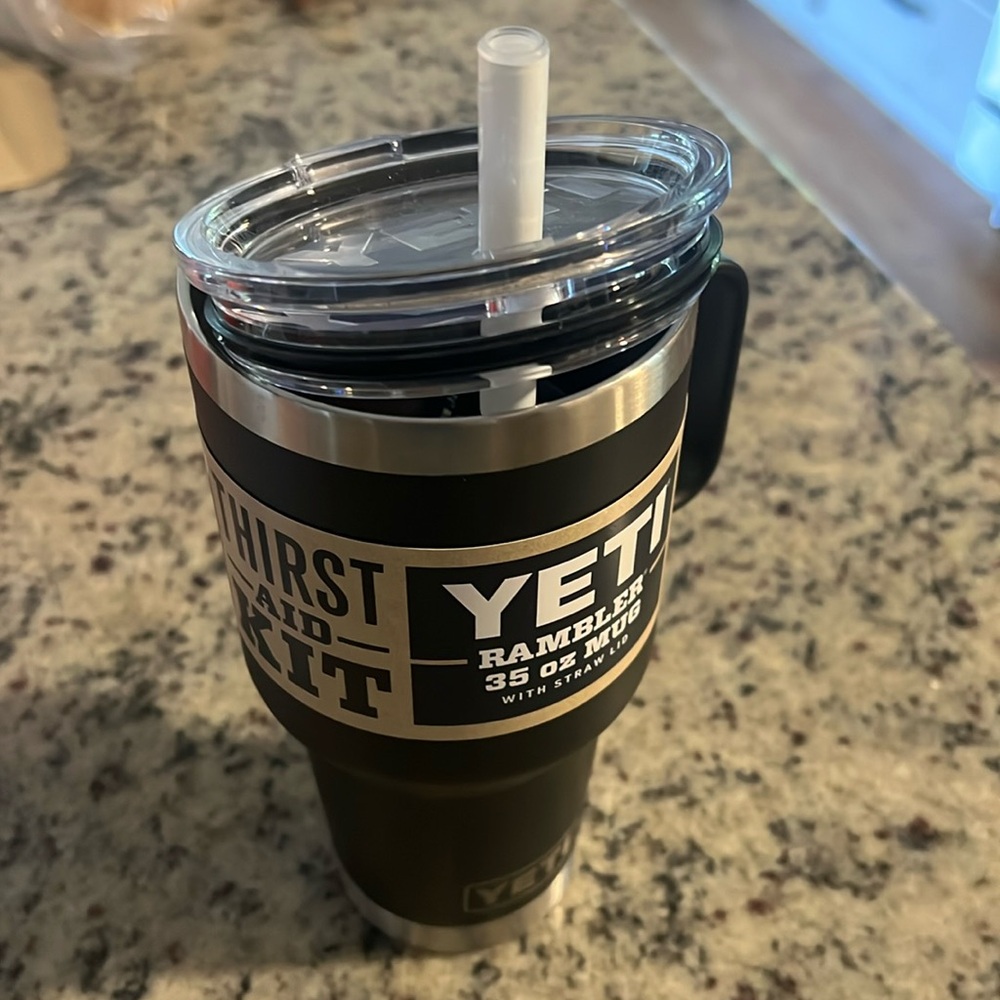 Yeti Rambler 35 oz Mug - Black with Silver Trim authentic-NEW